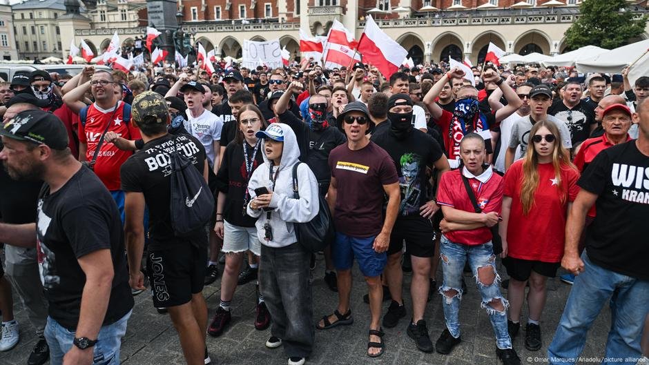 Europes far right exploits protest violence to advance anti immigration agenda
