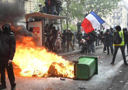 Frances Political Crisis Deepens as Government and Left Trade