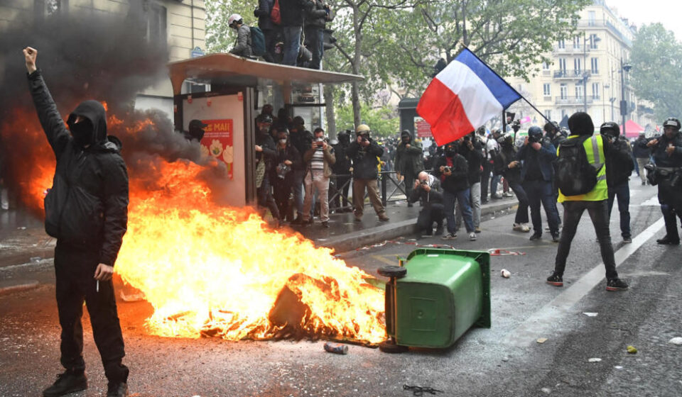 Frances Political Crisis Deepens as Government and Left Trade