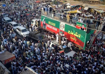 PTI long march reaches Kohat heads for Peshawar as talks with government remain deadlocked