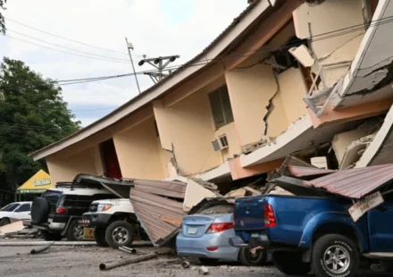 Powerful 7.7 earthquake shakes Panama as tsunami warning is lifted