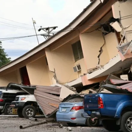 Powerful 7.7 earthquake shakes Panama as tsunami warning is lifted