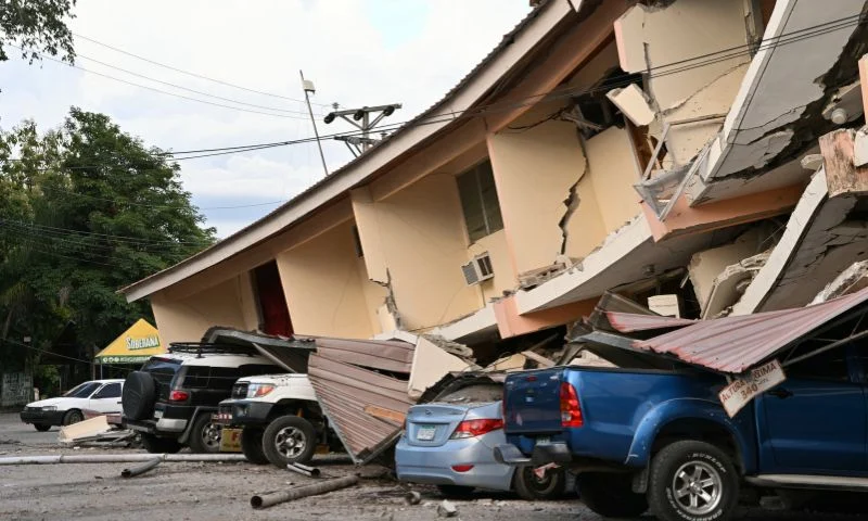Powerful 7.7 earthquake shakes Panama as tsunami warning is lifted